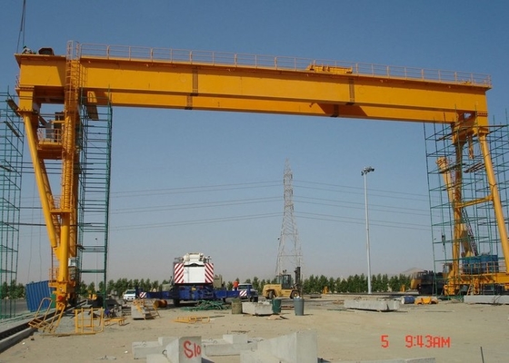 تروس نوع 500T مزدوجة العارضة العملاقة 28.5M تمتد في الهواء الطلق رافعة علوية