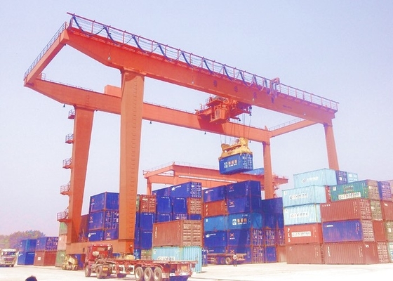 40T 50T السكك الحديدية التي شنت ميناء الحاويات رافعة جسرية كرين السكك الحديدية المسار 18-35m Span