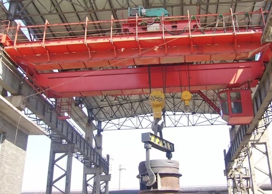 16 / 3.2t QDY Type Double Girder Bridge Casting Crane في مصنع شديد التحمل