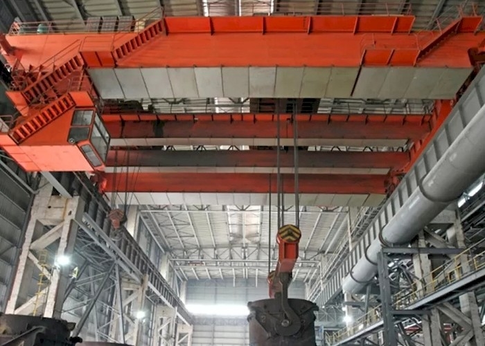 16 / 3.2t QDY Type Double Girder Bridge Casting Crane في مصنع شديد التحمل